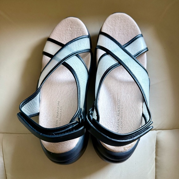 MARK NASON SANDALS CHUNKY HEEL SHEER ACRYLIC STRAPS BLACK TRIM SIZE 8 NWT - Picture 7 of 9